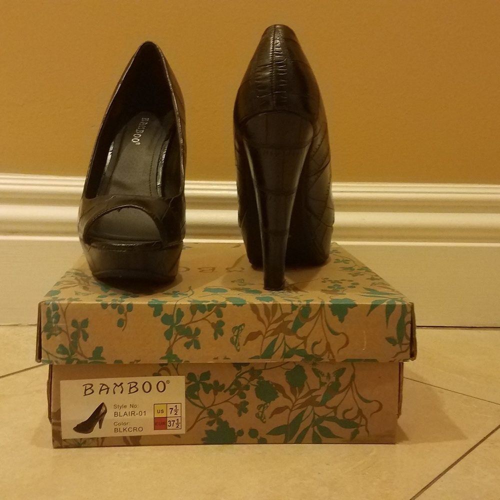 Size 7.5 shoes Bamboo